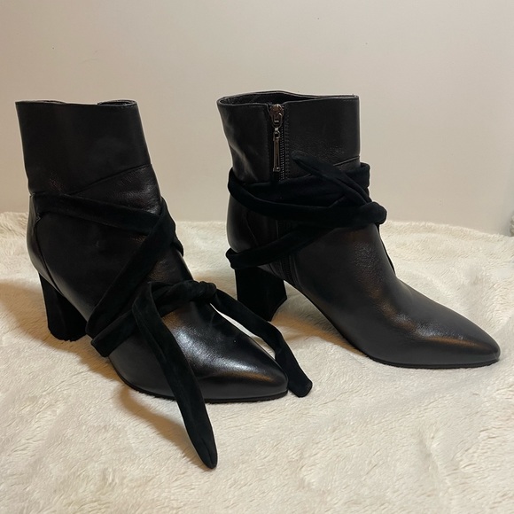 InFashion Black Leather Boots - Picture 2 of 3